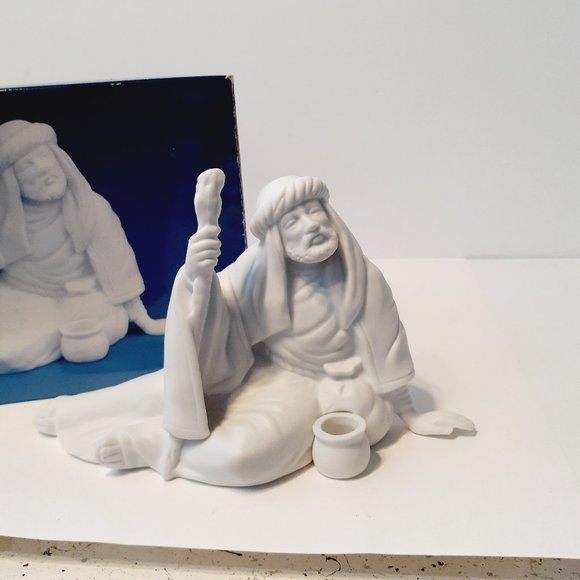 Avon Nativity Collectibles THE POOR MAN White Porcelain Bisque Figurine 1990 - Picture 7 of 14
